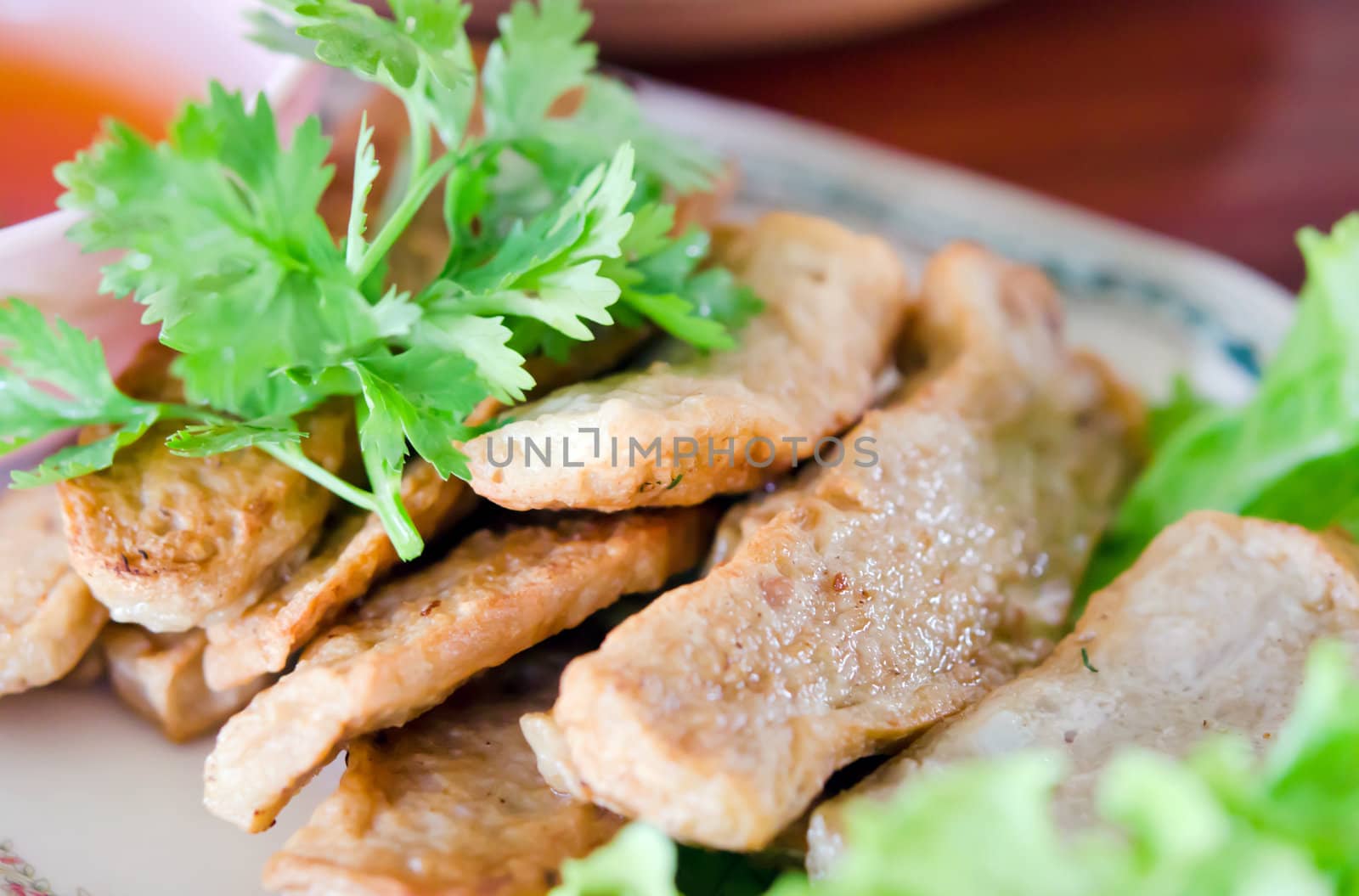 fried vietnamese sausage served with fresh vegetable