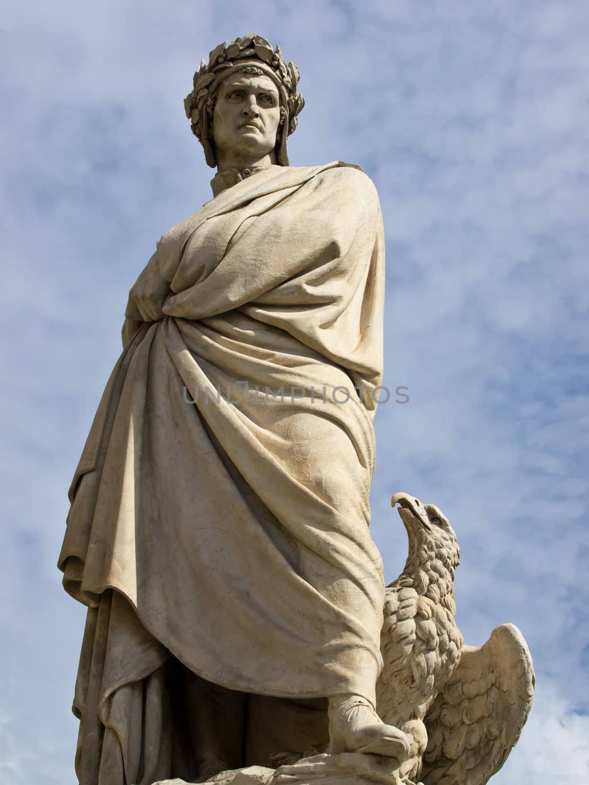 sculpture of dante alighieri in florence italy