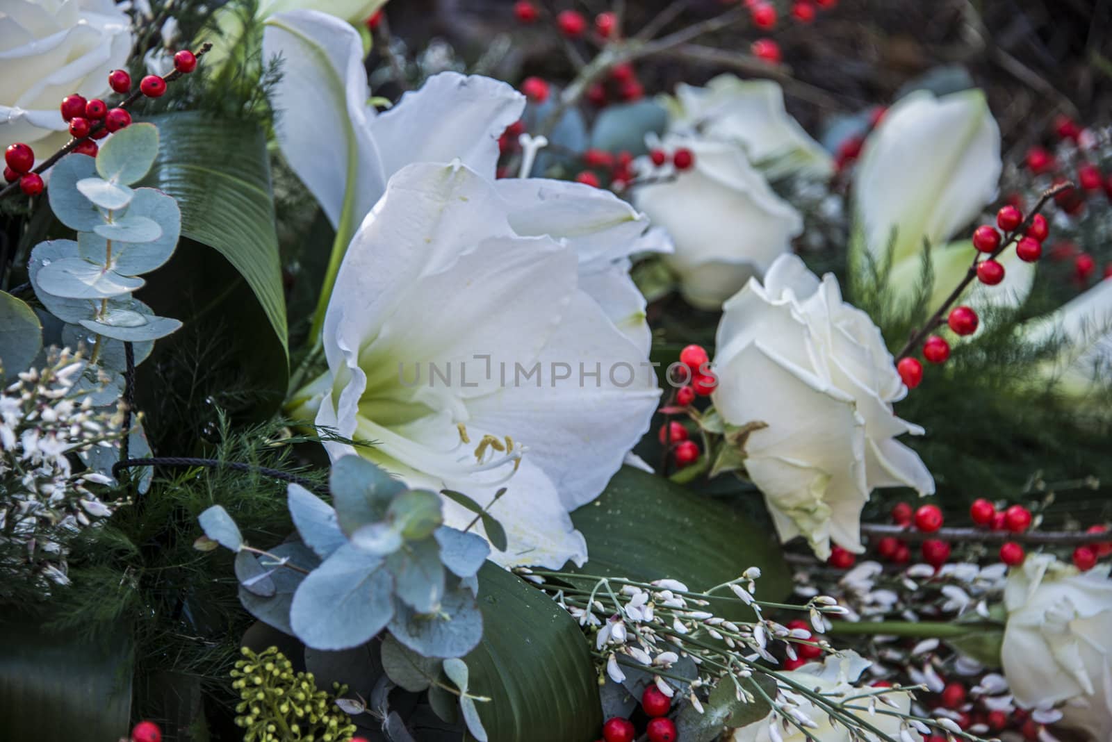 flower arangement with white roses