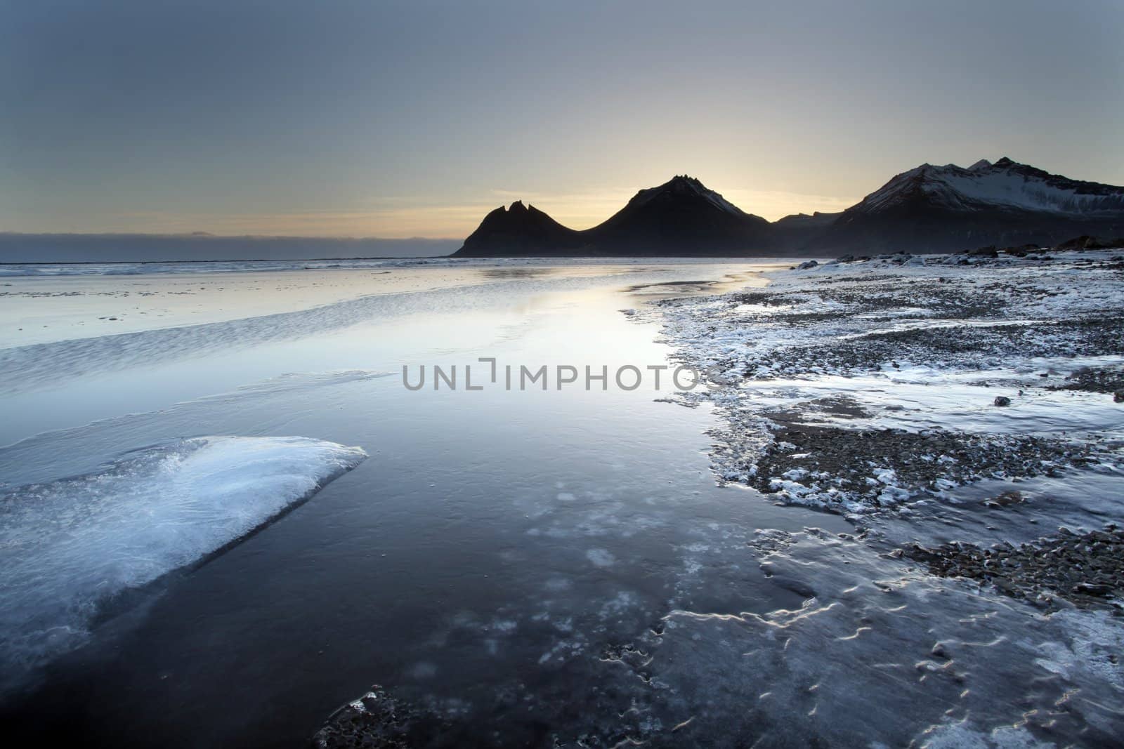 Frozen coast in Iceland by olliemt
