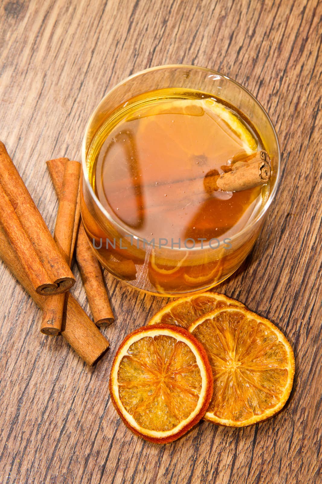 tea with oranges and cinnamon by lsantilli
