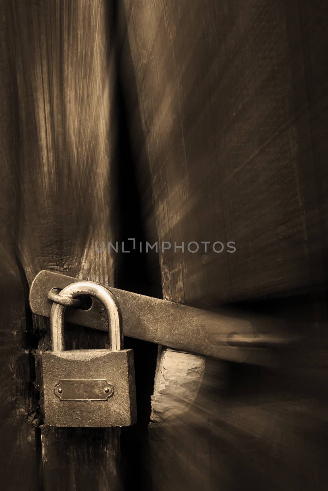 old lock by sarkao