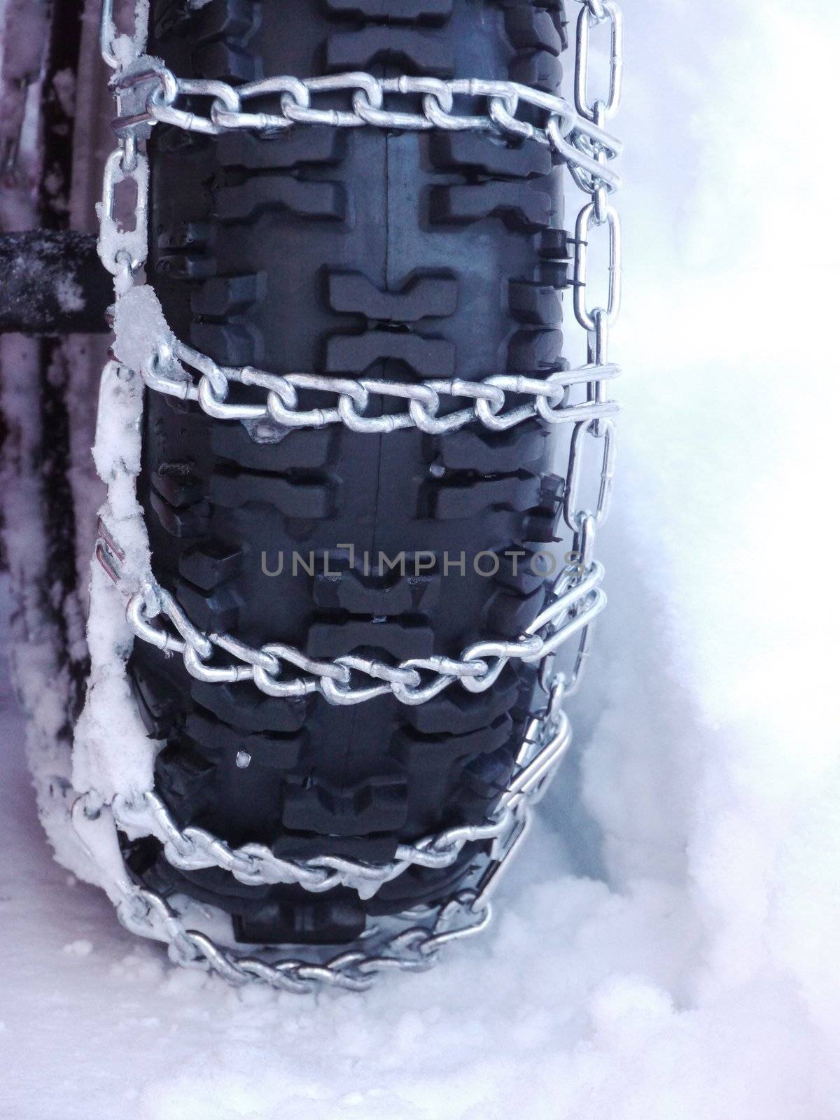 Snow chains tyre by yucas