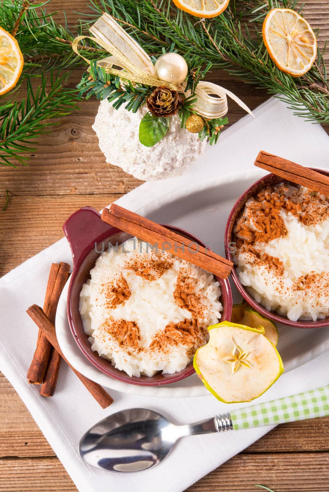 milk rice with cinnamon and applesauce by Darius.Dzinnik