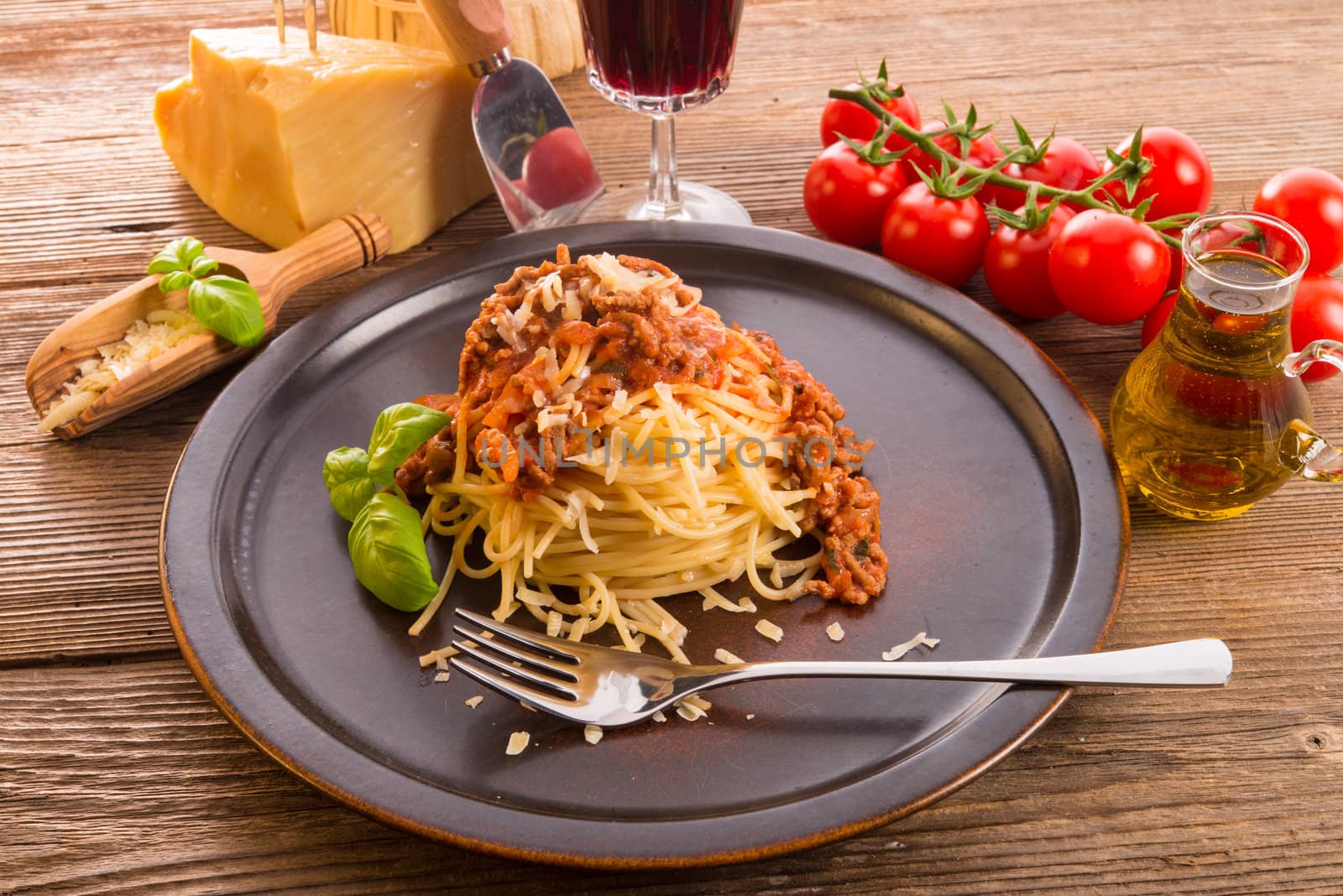 spaghetti bolognese by Darius.Dzinnik