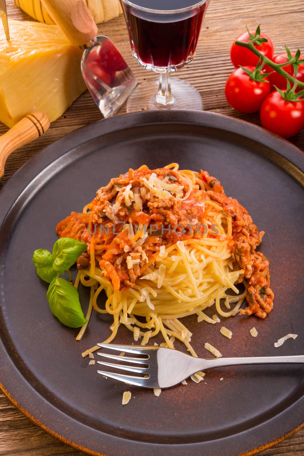 spaghetti bolognese by Darius.Dzinnik