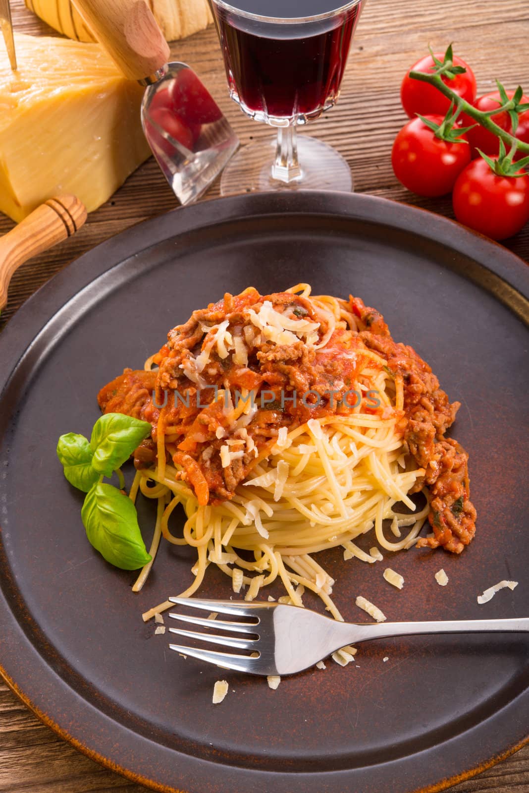 spaghetti bolognese by Darius.Dzinnik