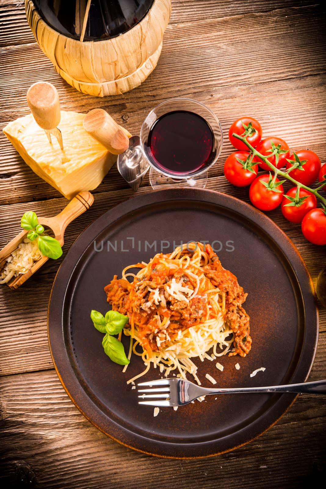 spaghetti bolognese by Darius.Dzinnik