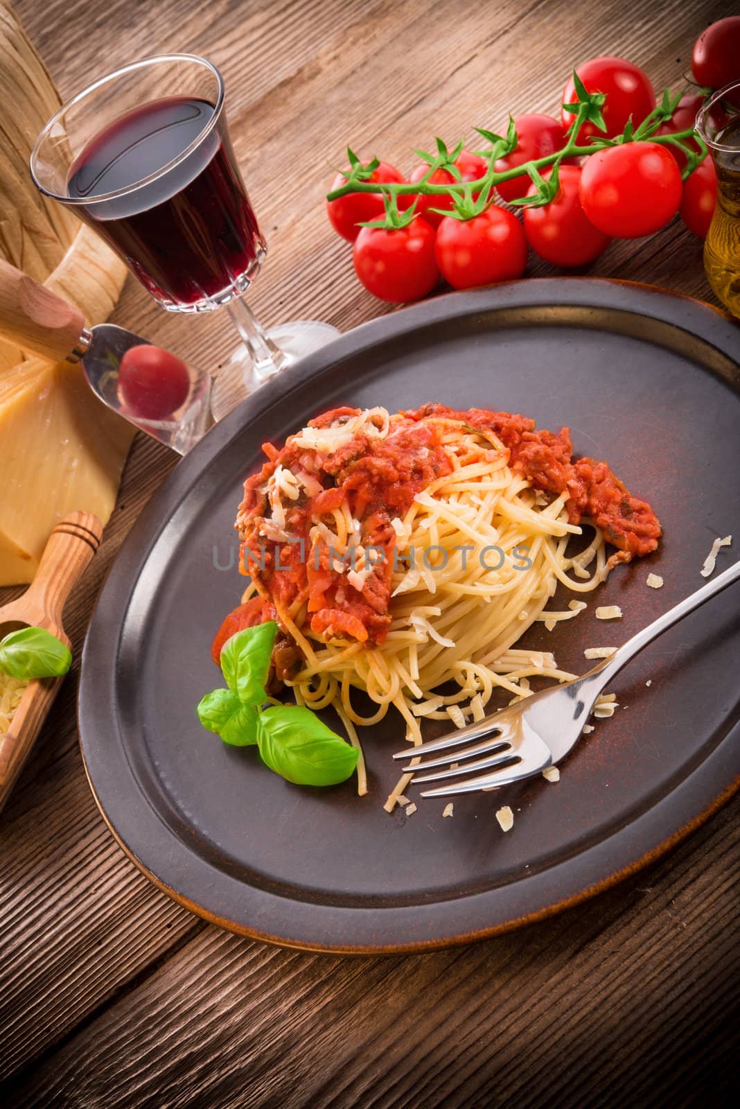 spaghetti bolognese by Darius.Dzinnik