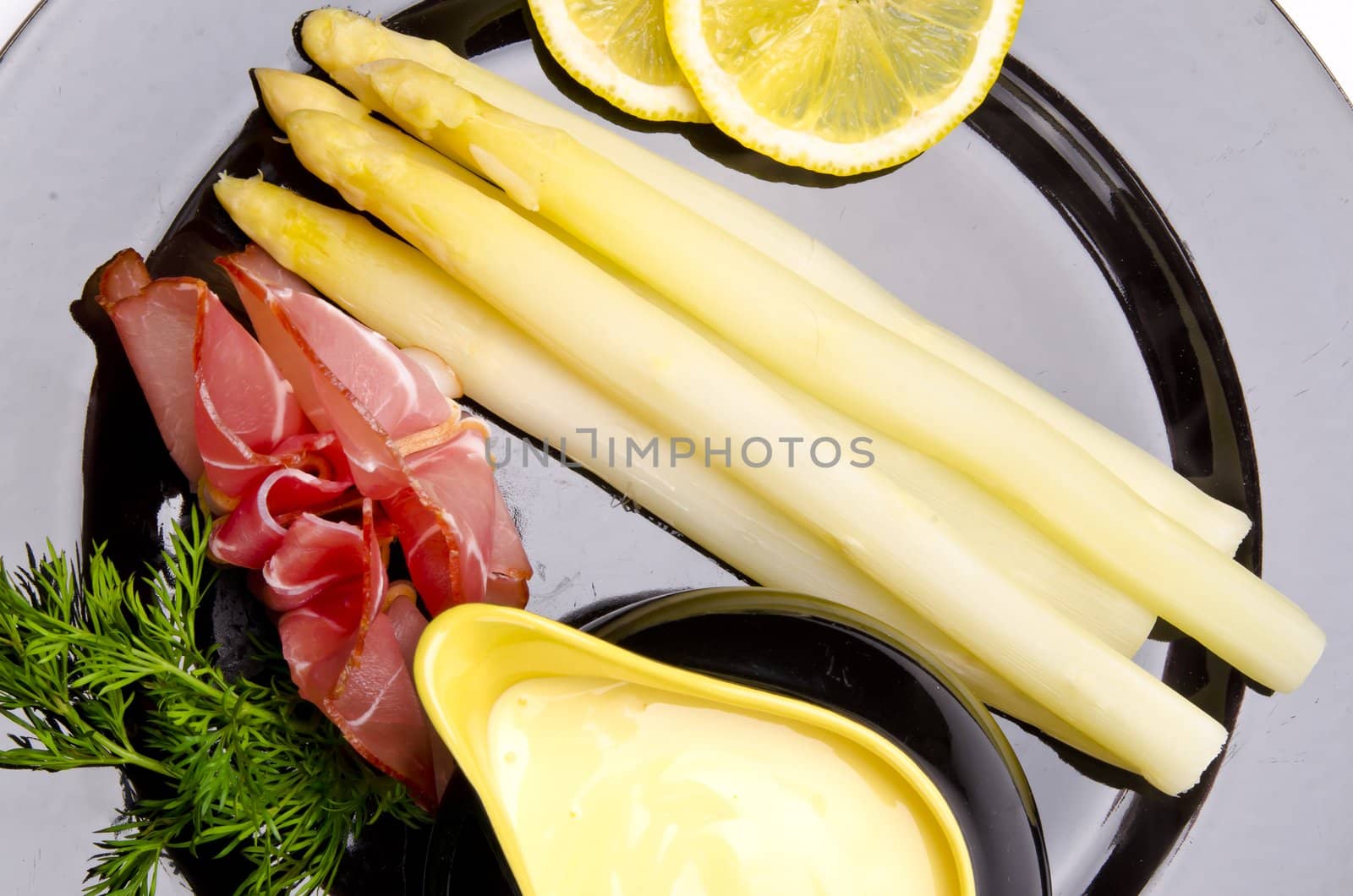 Asparagus, ham and sauce hollandaise by Darius.Dzinnik