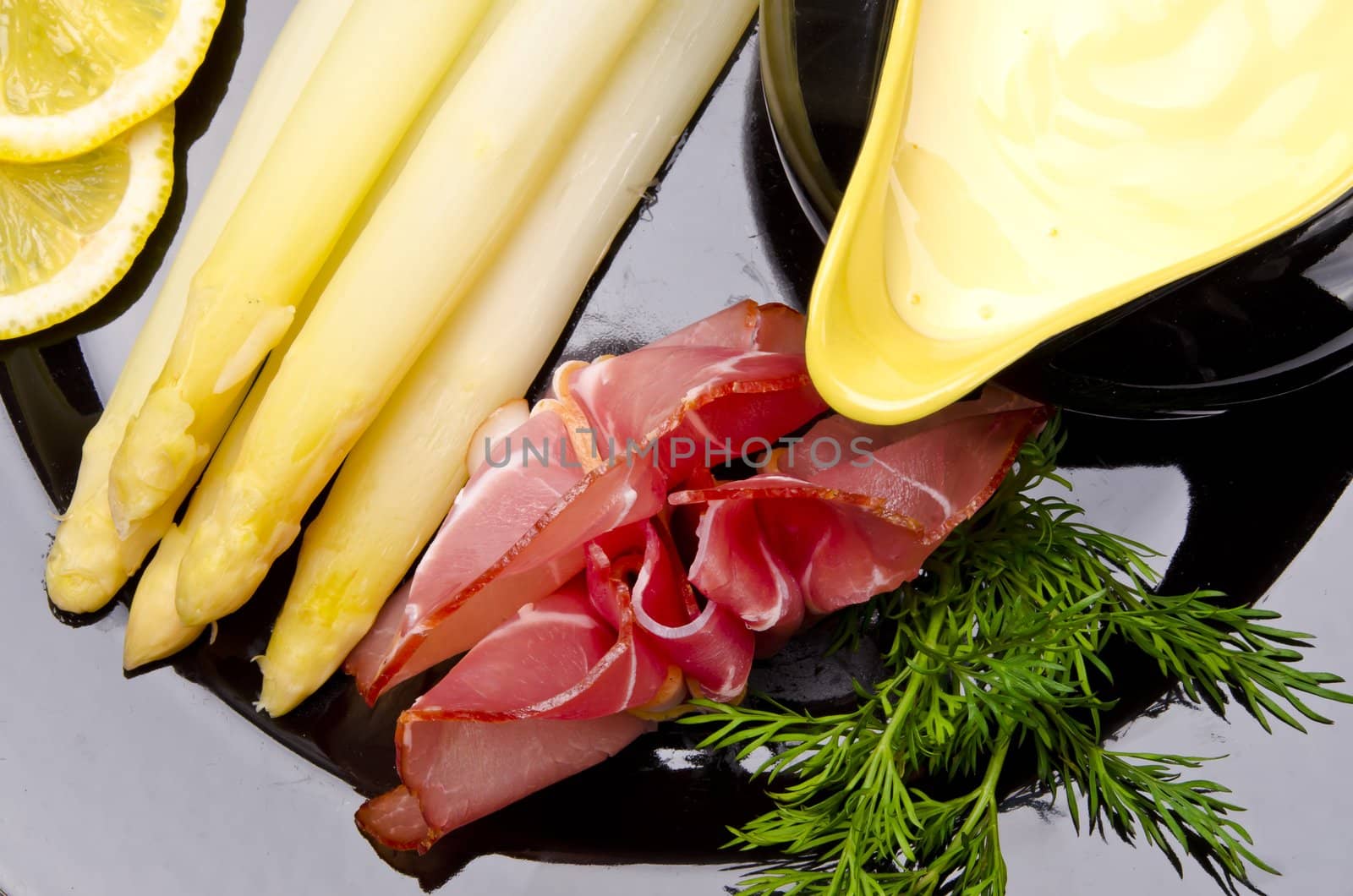 Asparagus, ham and sauce hollandaise by Darius.Dzinnik