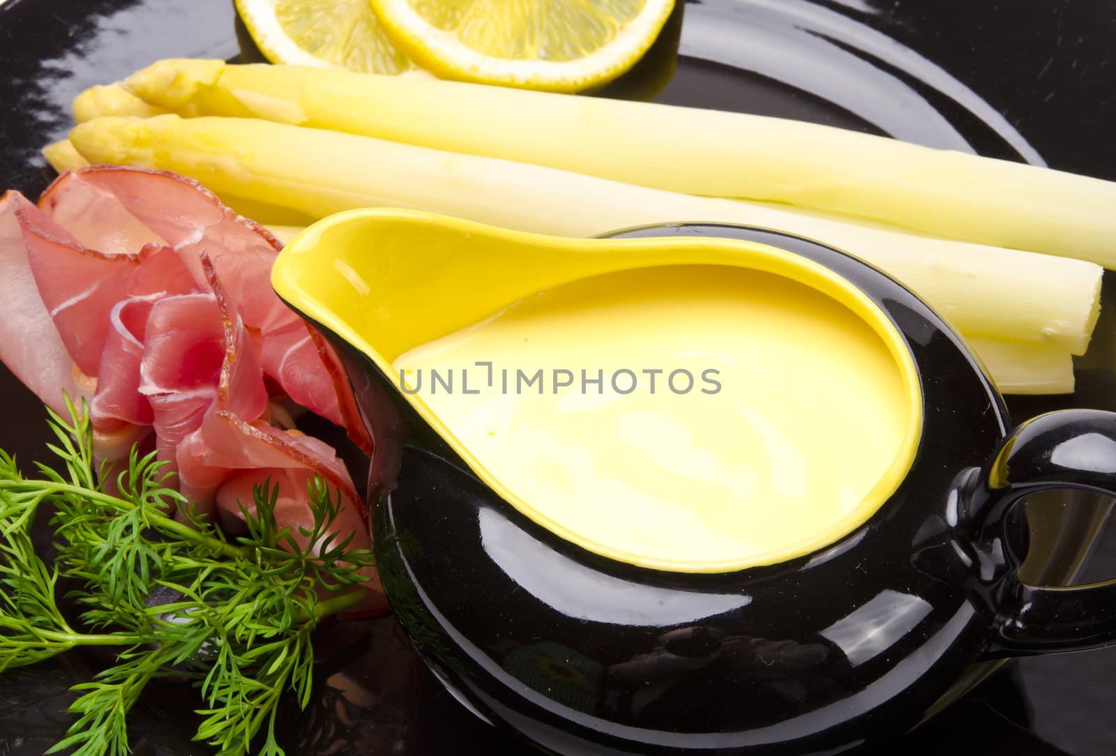 Asparagus, ham and sauce hollandaise by Darius.Dzinnik