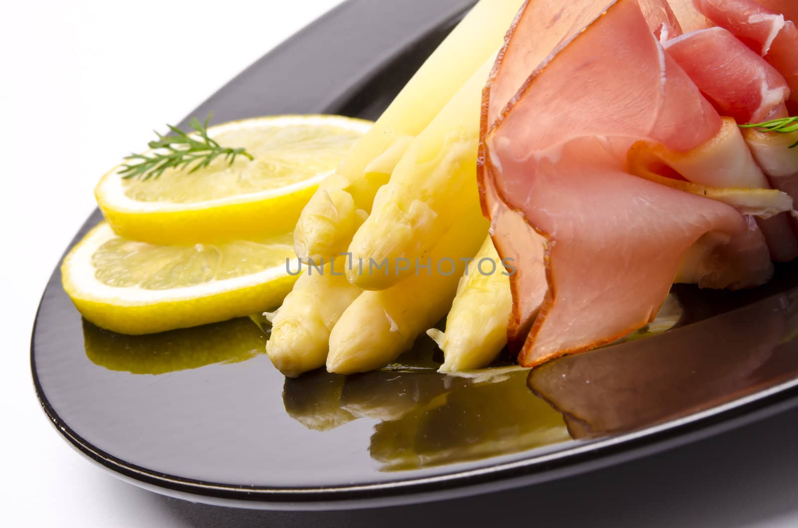 Asparagus, ham and sauce hollandaise by Darius.Dzinnik