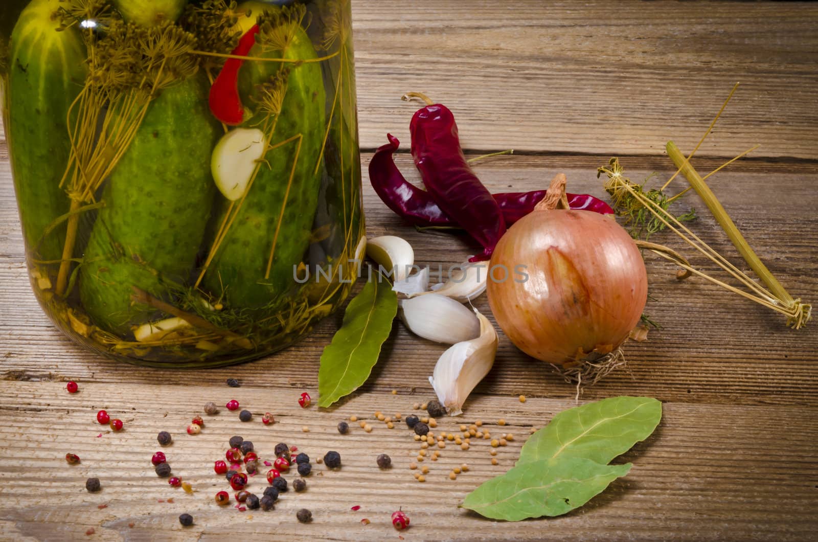 Polish garlic cucumbers by Darius.Dzinnik