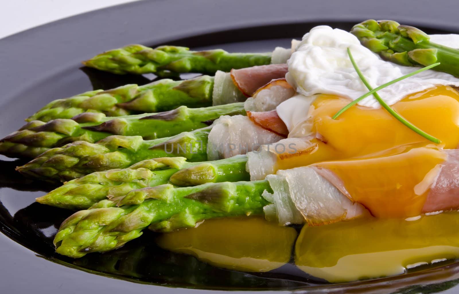 Asparagi with fried egg by Darius.Dzinnik