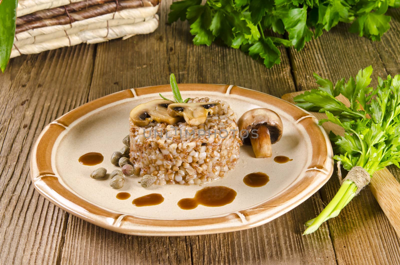 Buckwheats with nut cream and mushrooms