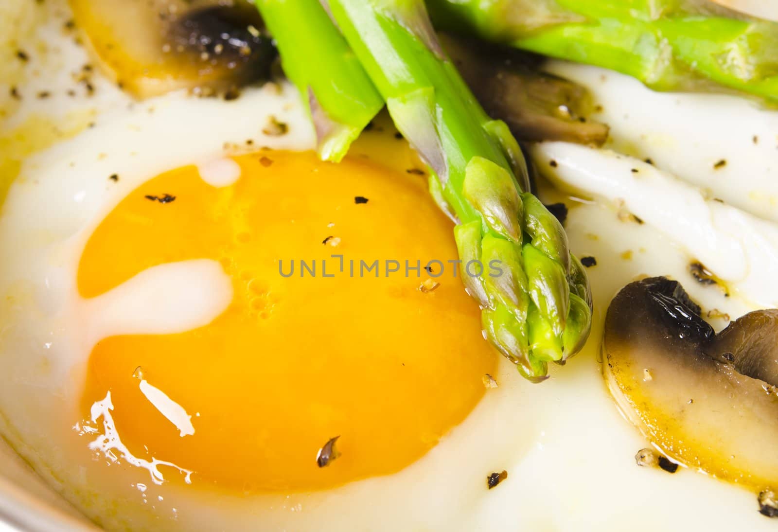 Asparagi with fried egg by Darius.Dzinnik