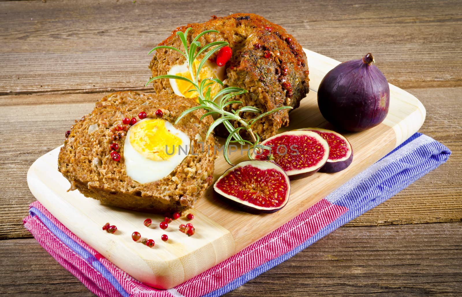 meat loaf with eggs and fig