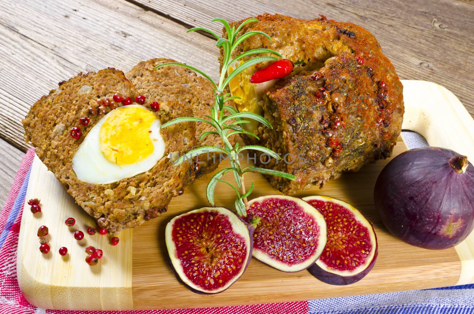 meat loaf with eggs and fig