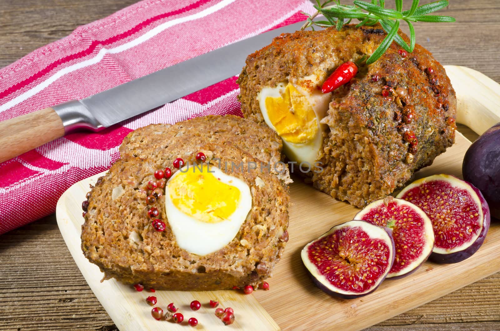 meat loaf with eggs and fig