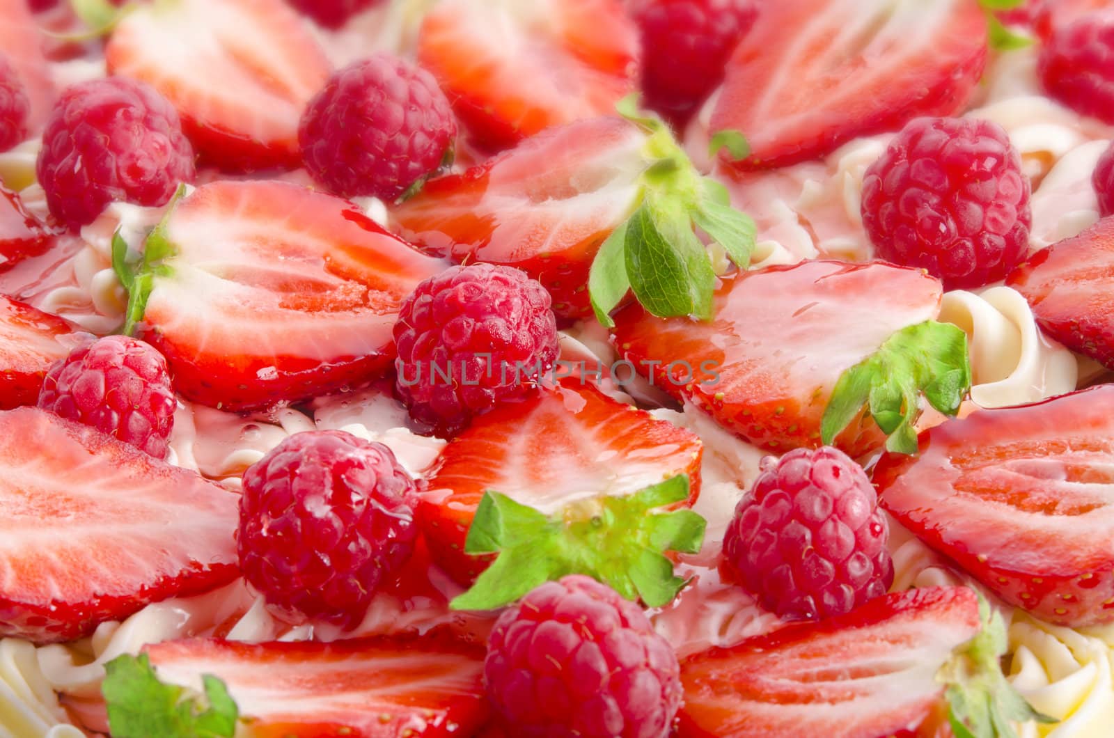 tasty erdbeer cream cake
