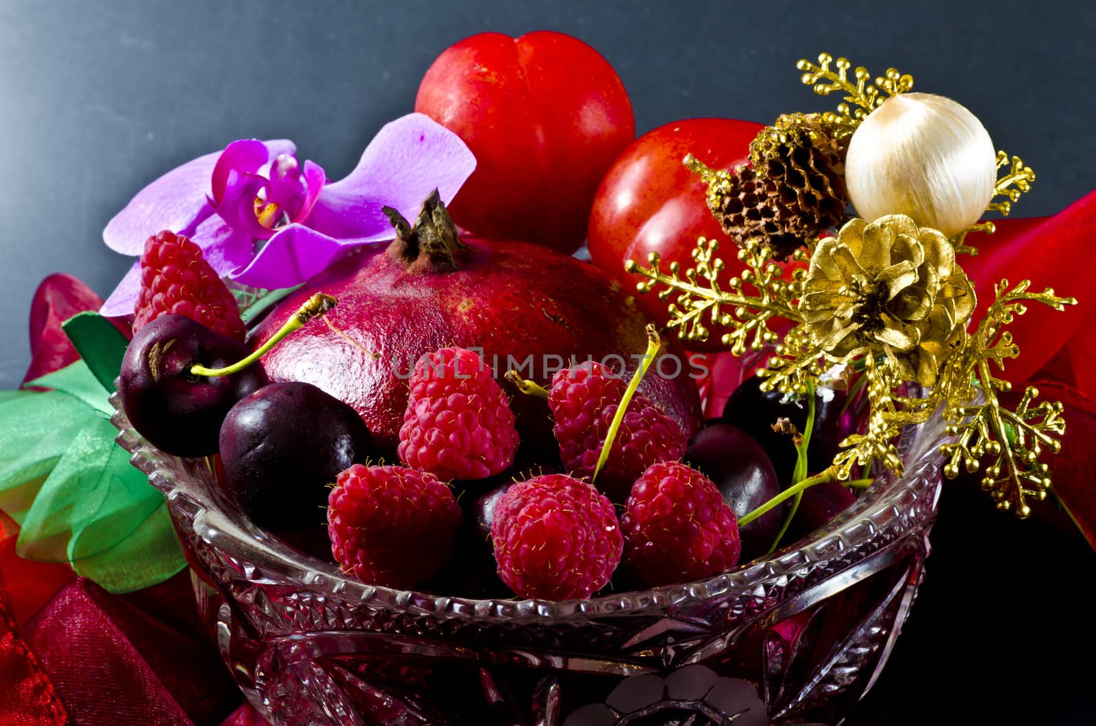 Fruit bowl with fruit by Darius.Dzinnik