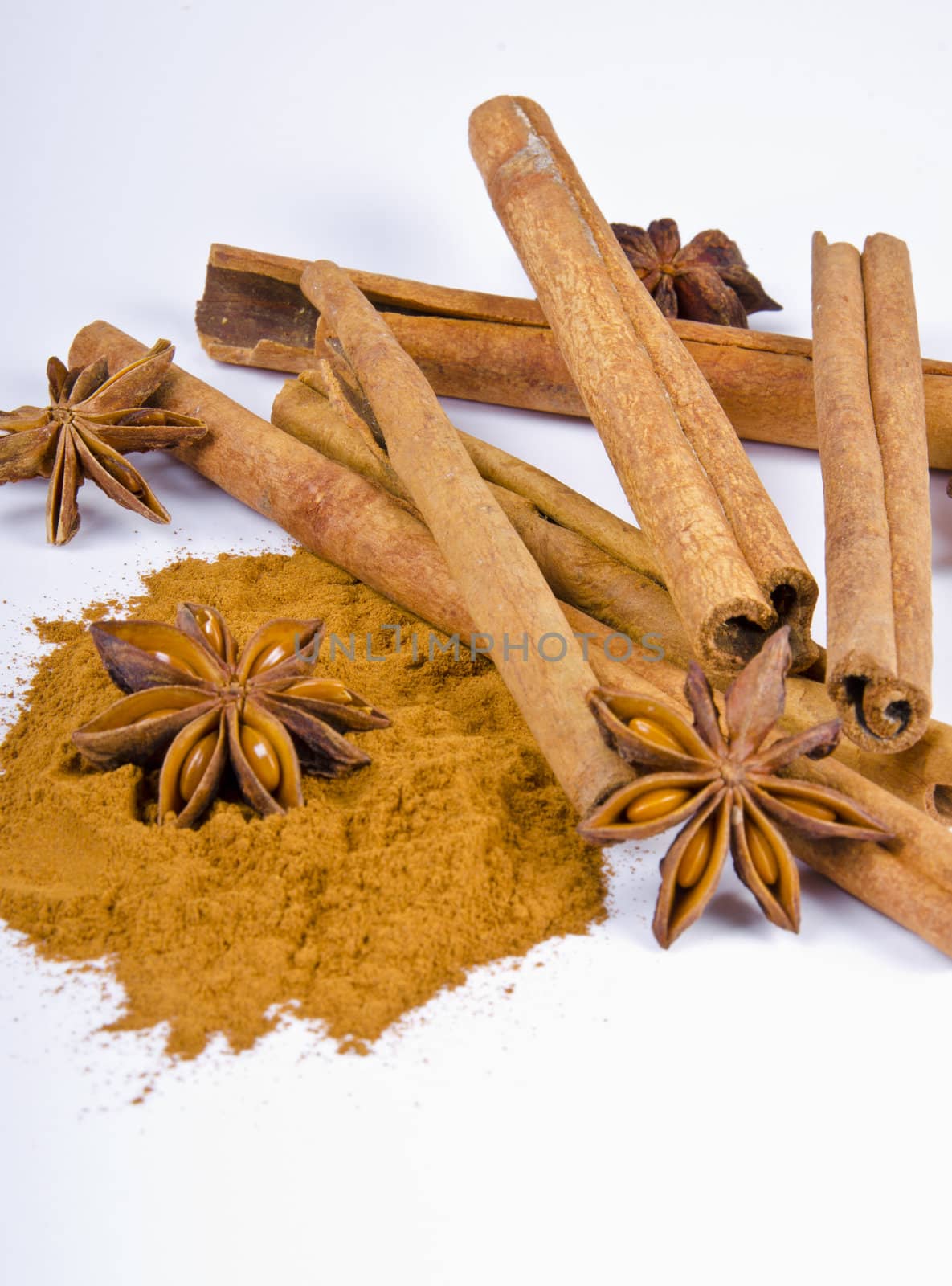 What would be gingerbreads, Christmas little places or mulled wine without cinnamon and aniseed, the typical Christmassy spices?