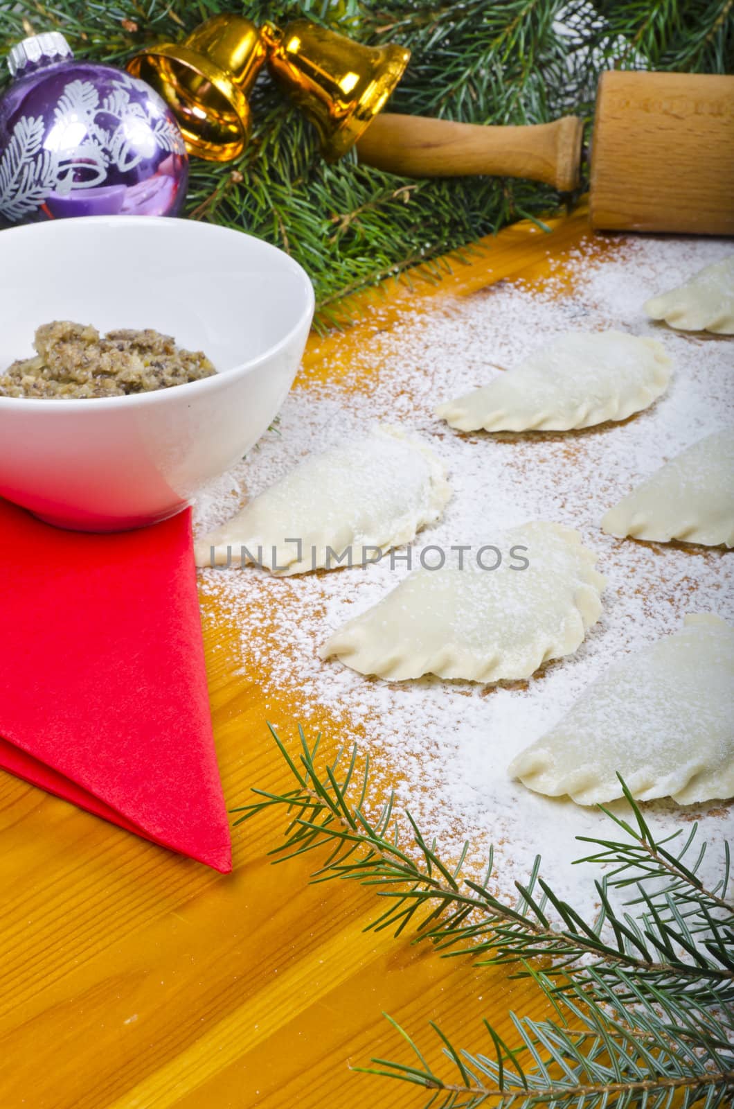 Piroggen (Pierogi) are full paste parcels or also meat pies from noodle dough.