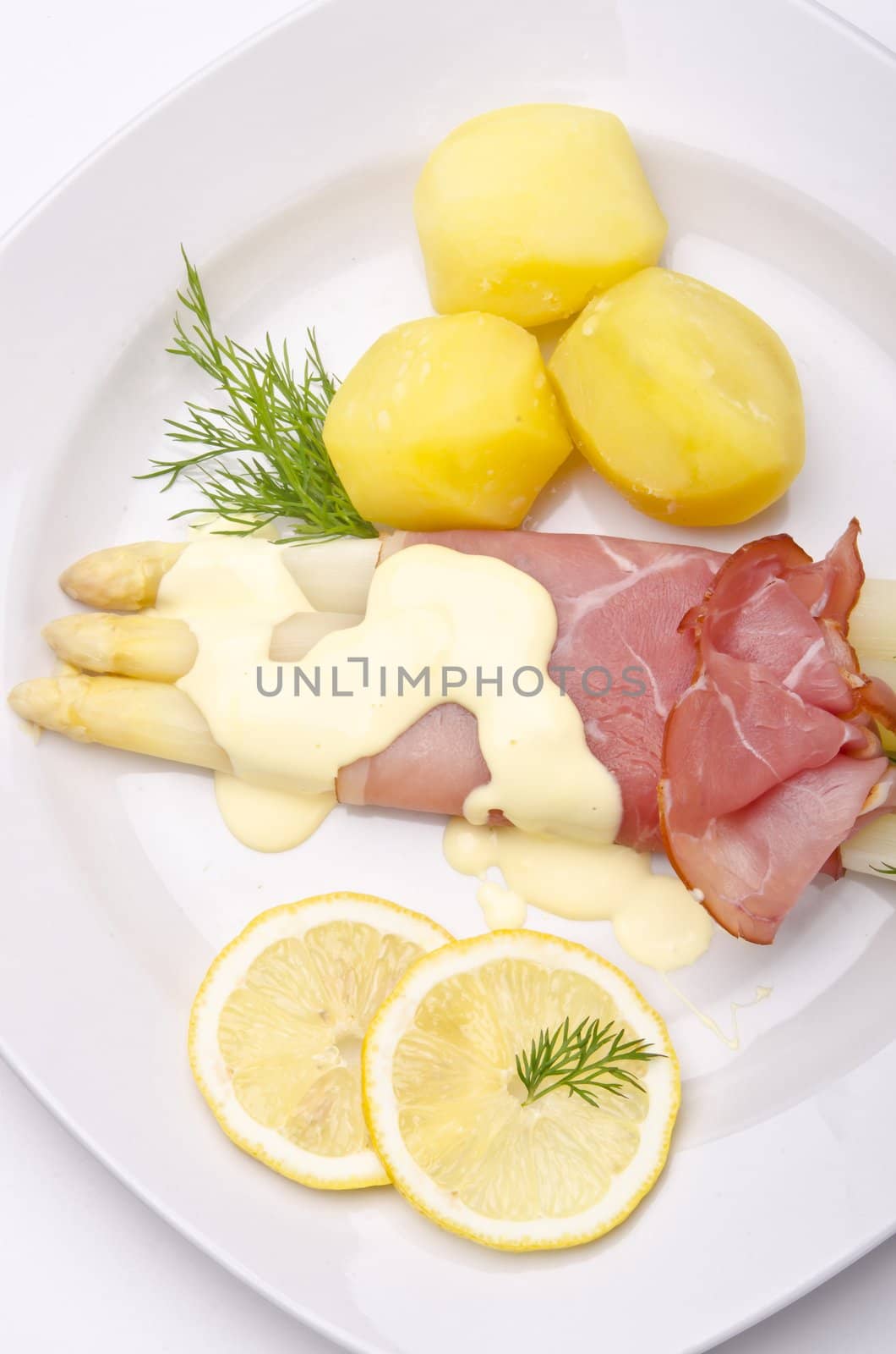 Asparagus, ham and sauce hollandaise by Darius.Dzinnik