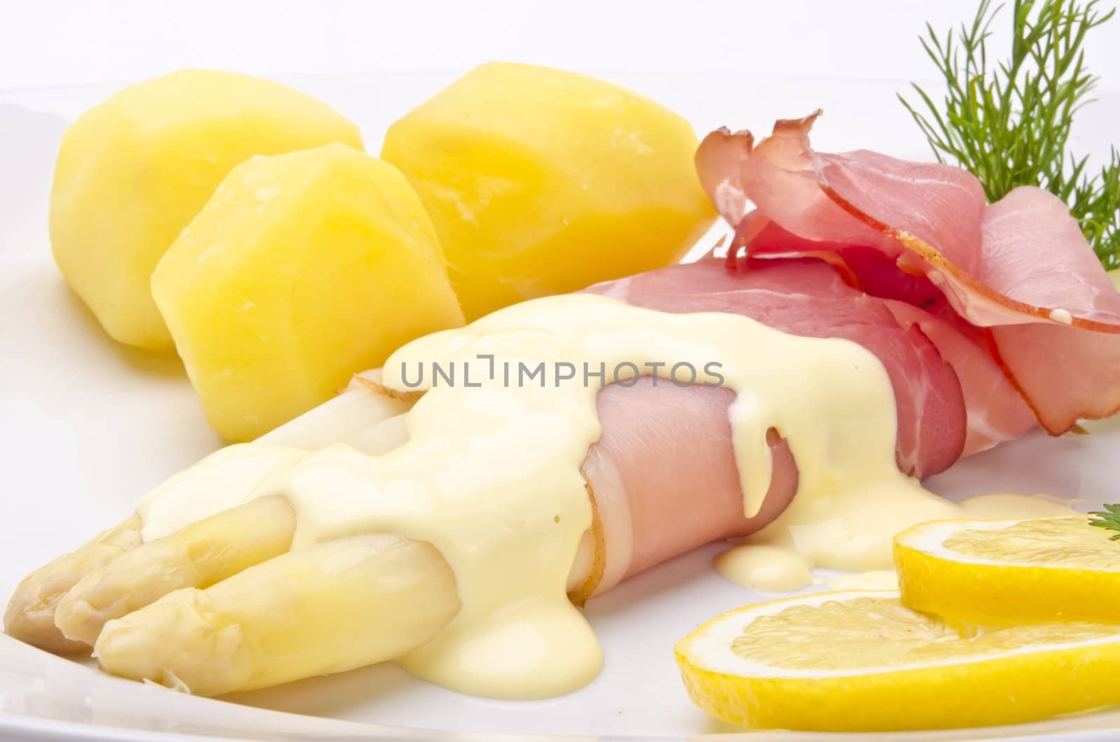 Asparagus, ham and sauce hollandaise by Darius.Dzinnik