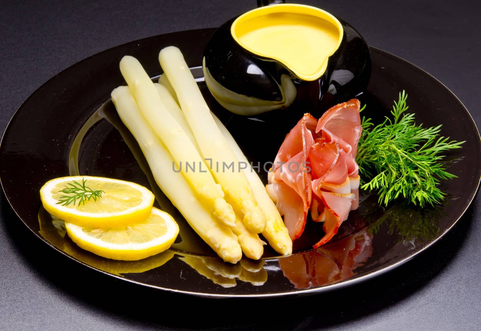 Asparagus, ham and sauce hollandaise by Darius.Dzinnik