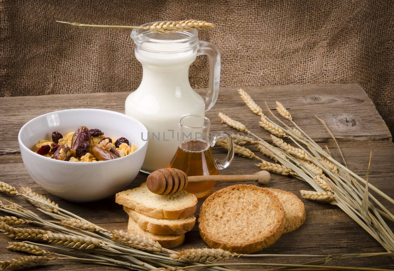 Muesli with low-fat milk and rusk