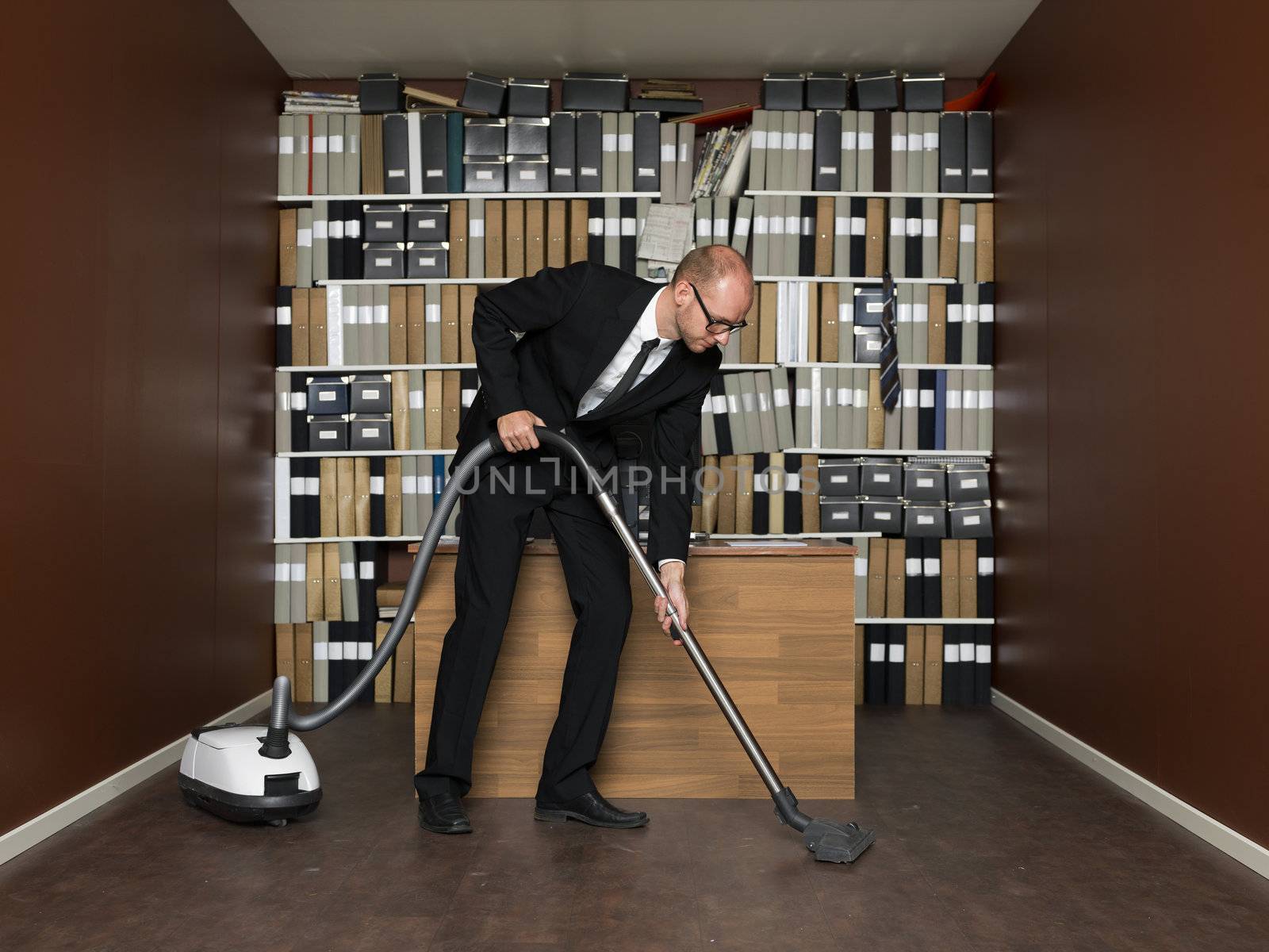 Cleaning the office by gemenacom