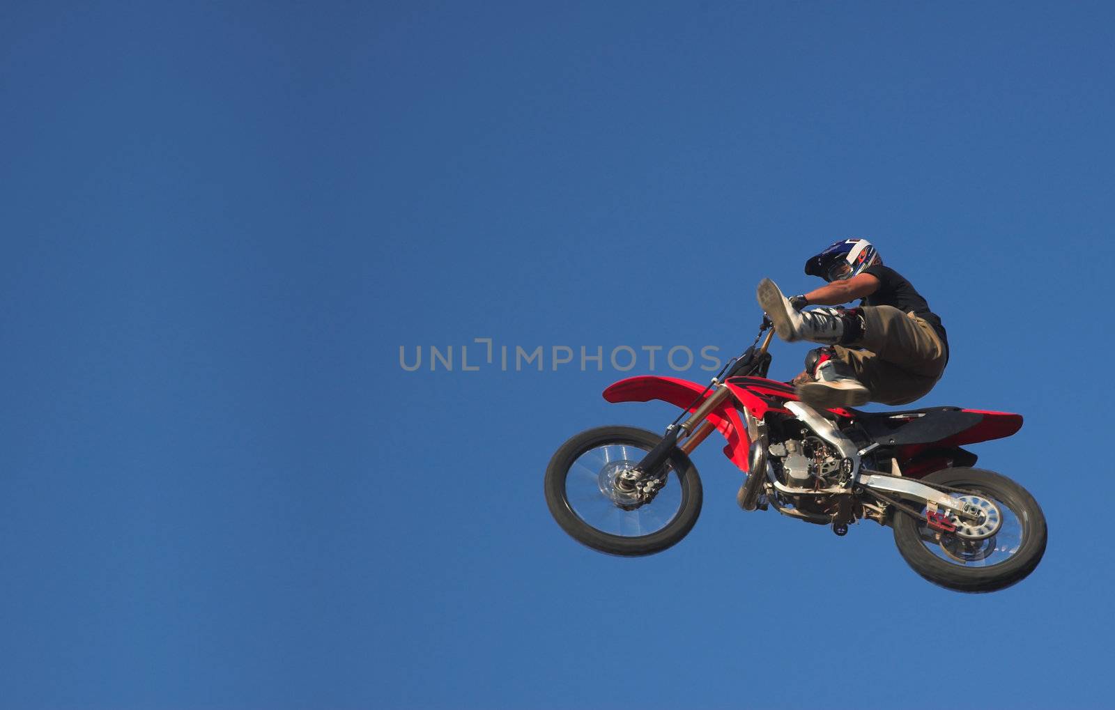 Moto X Freestyle rider jumps high in sky