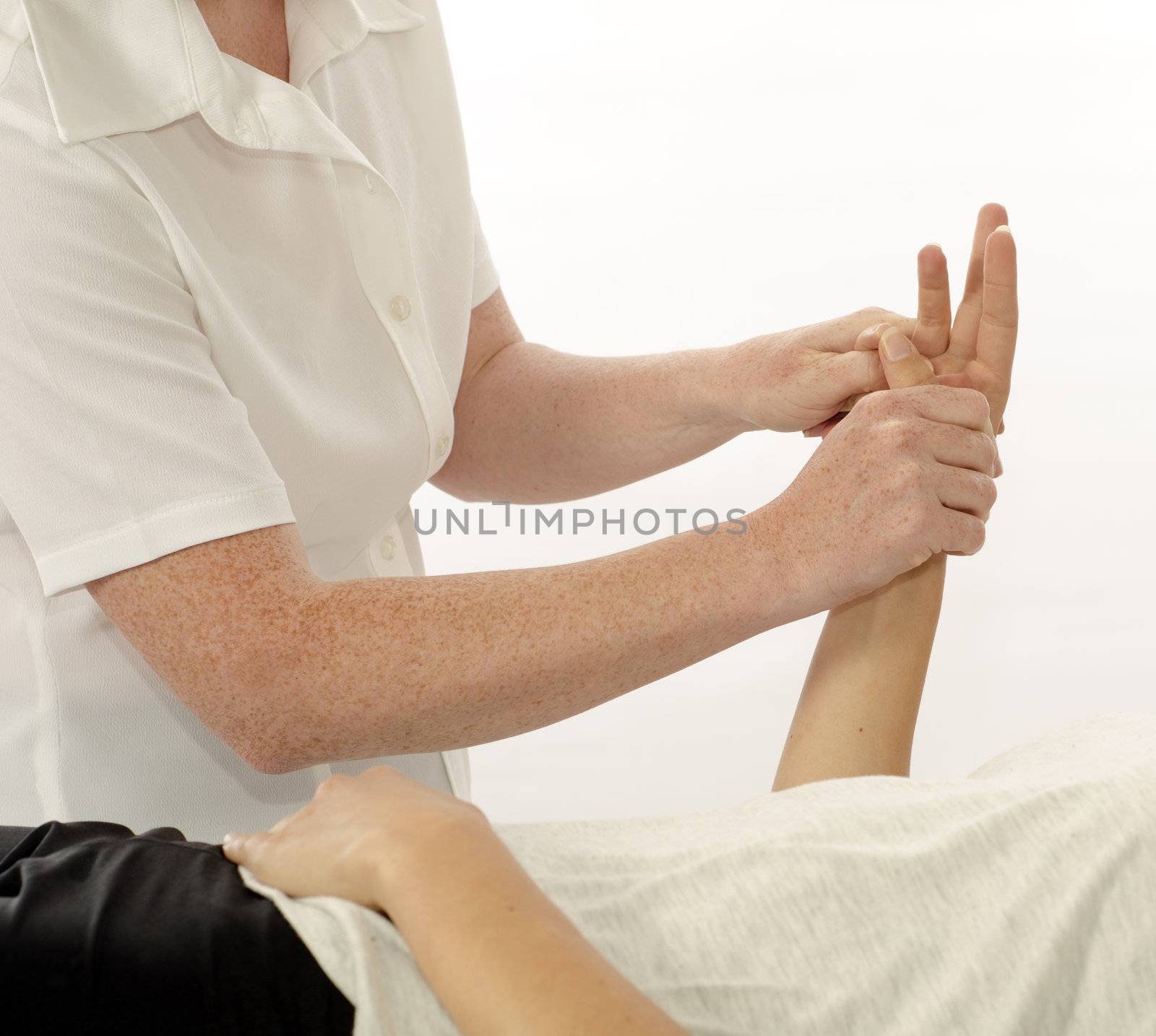 Kinesiologist treating hand opponens pollicis by alistaircotton