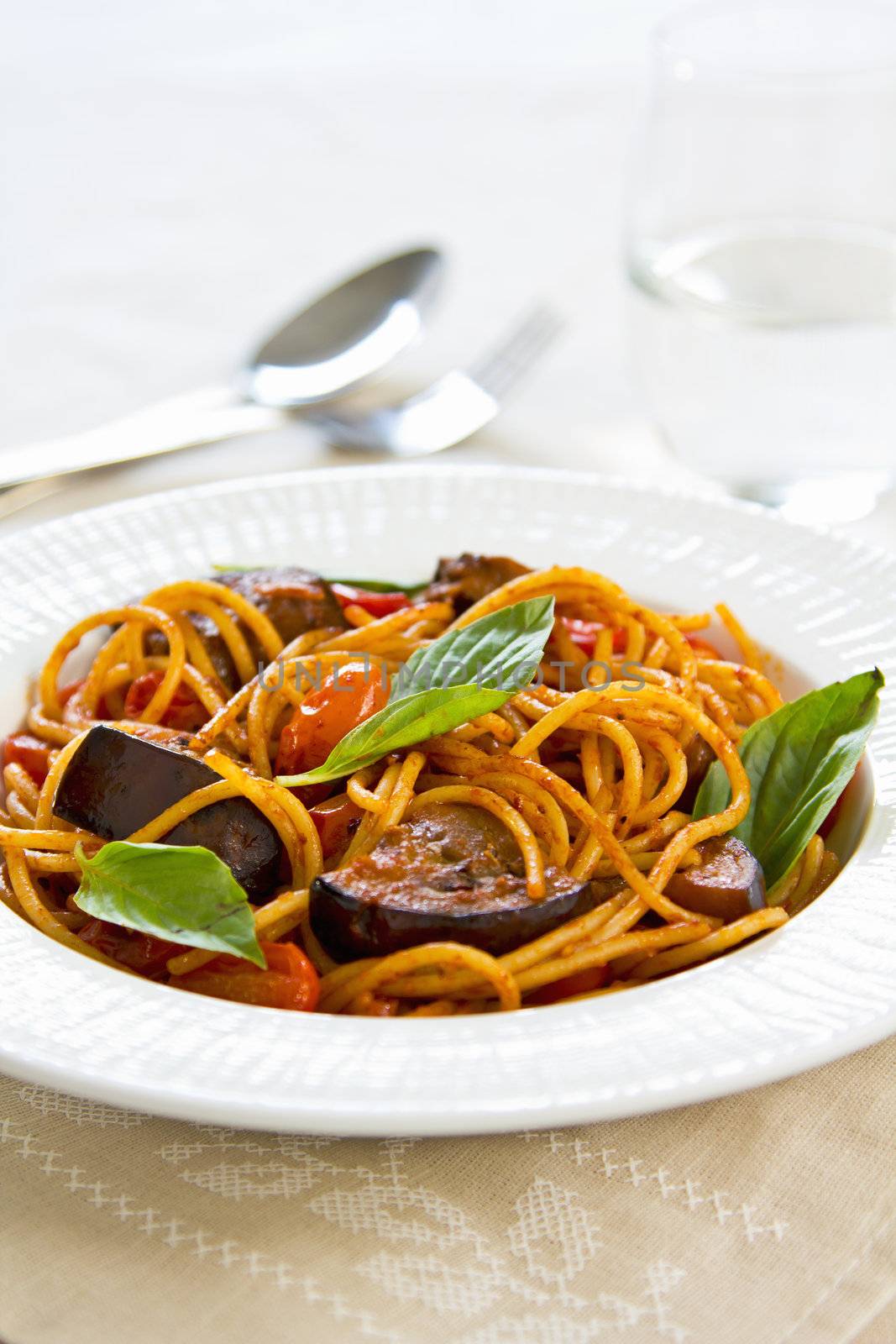 Spaghetti alla Norma by vanillaechoes