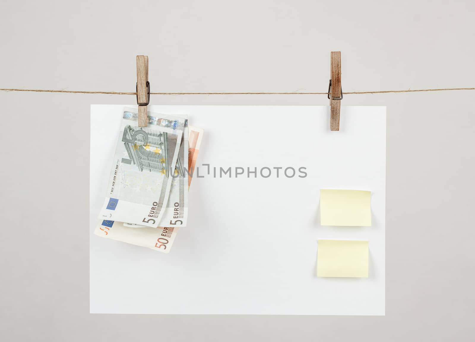 Memory note paper with Euro moneys hanging on cord