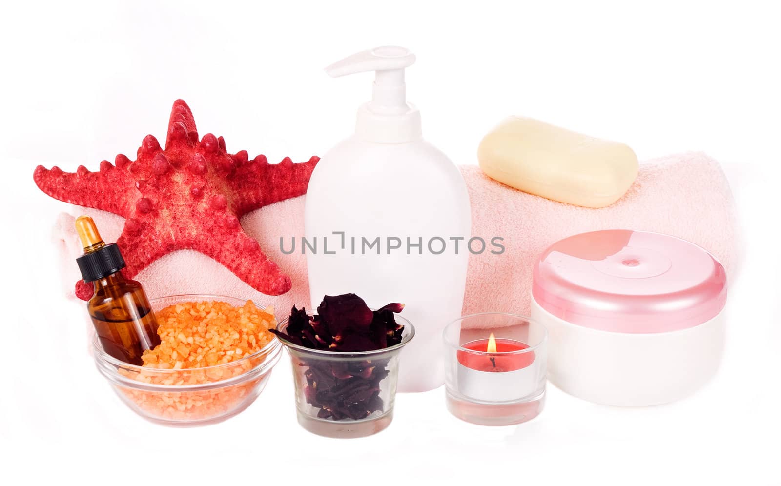 Subject health and spa, liquid soap, towel, bath salt, candle zhazennaya, starfish izoilrovannye on a white background
