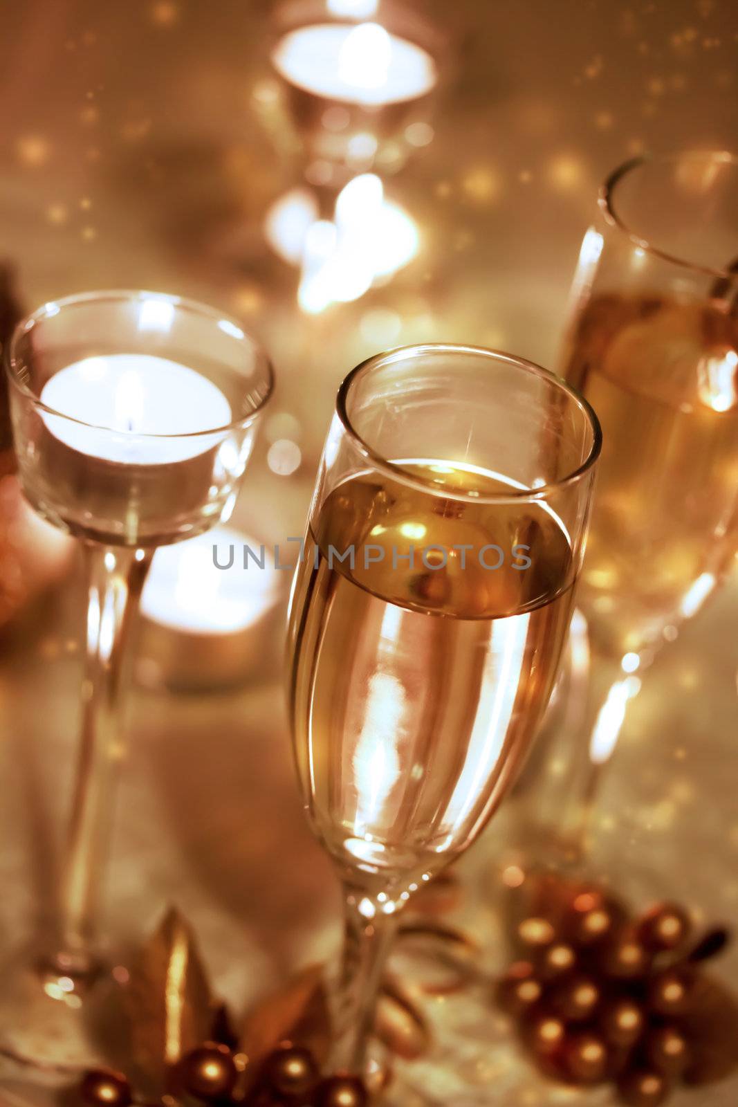 Sparkling Champagne Glasses (celebration) by melpomene