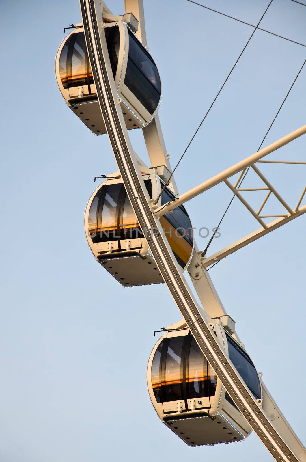 Ferris wheel by chatchai