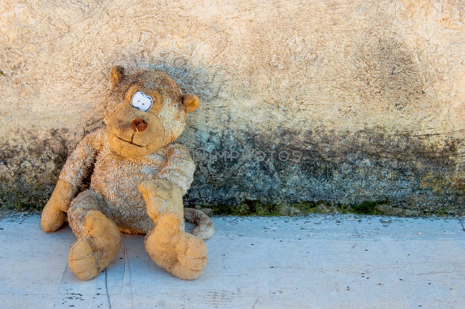 A dirty and old teddy bear by saap585