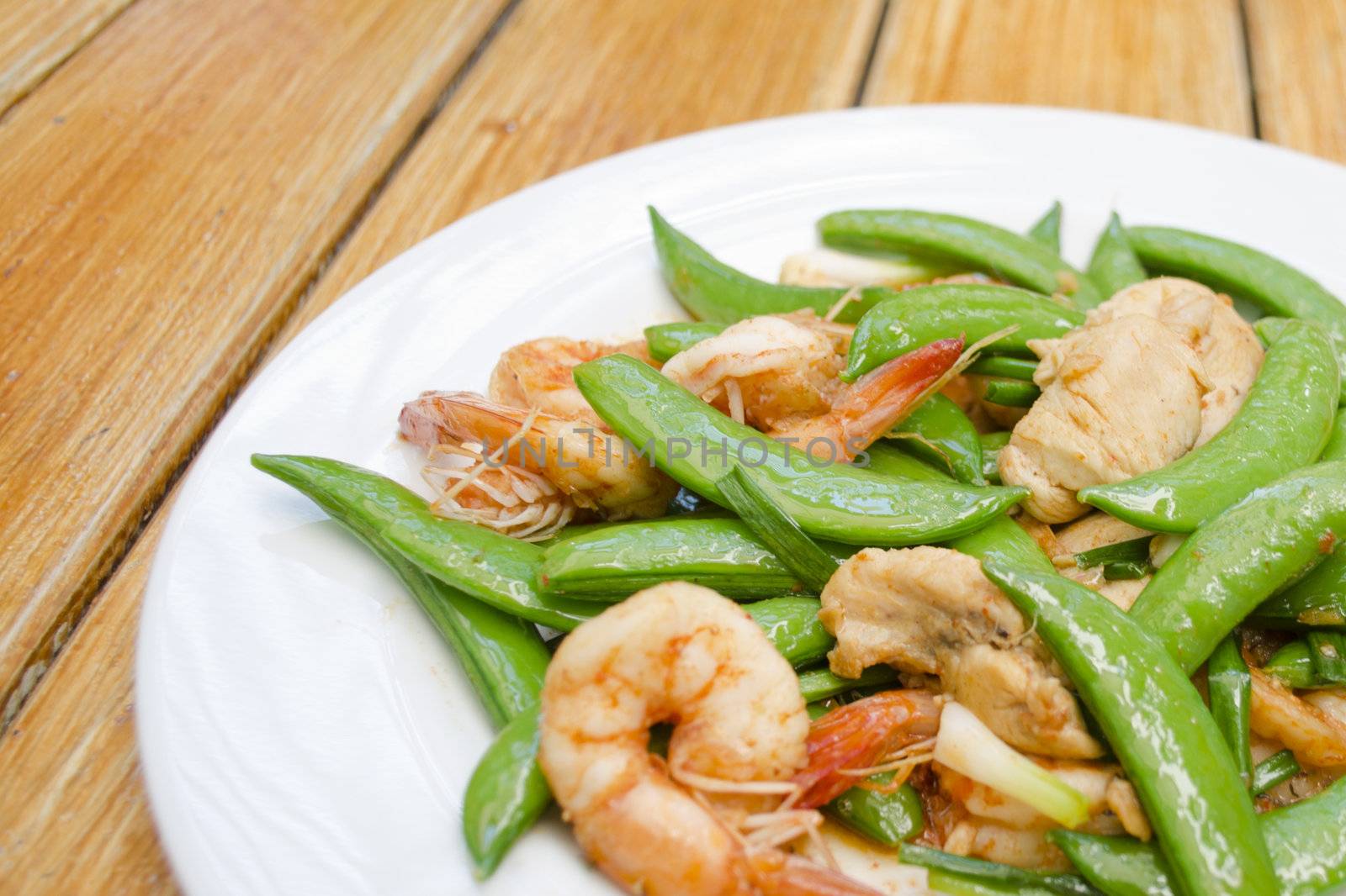  Fried shrimp, pork and sweet peas. delicious thai food