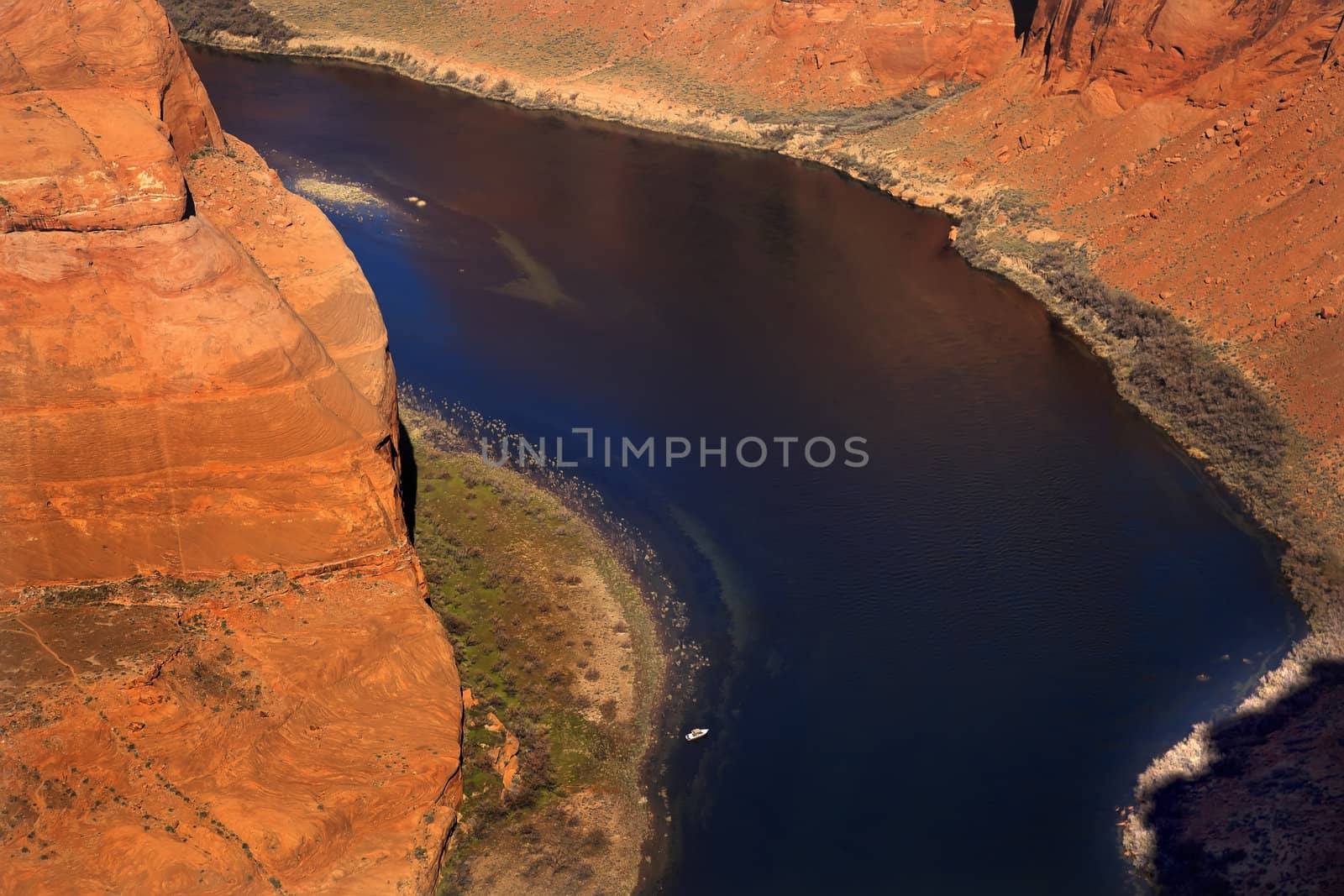 Horseshoe Bend Orange Glen Canyon Overlook Small Boat Blue Colorado River Entrenched Meander Page Arizona