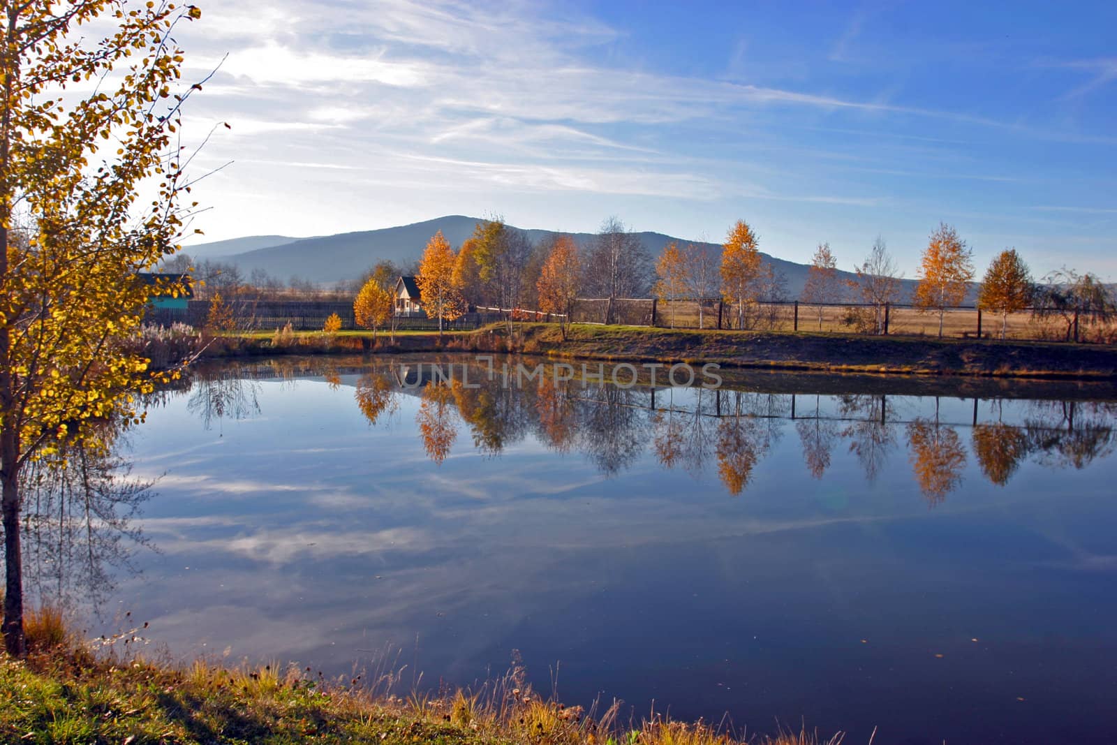 A cold, autumn lake in the mountains