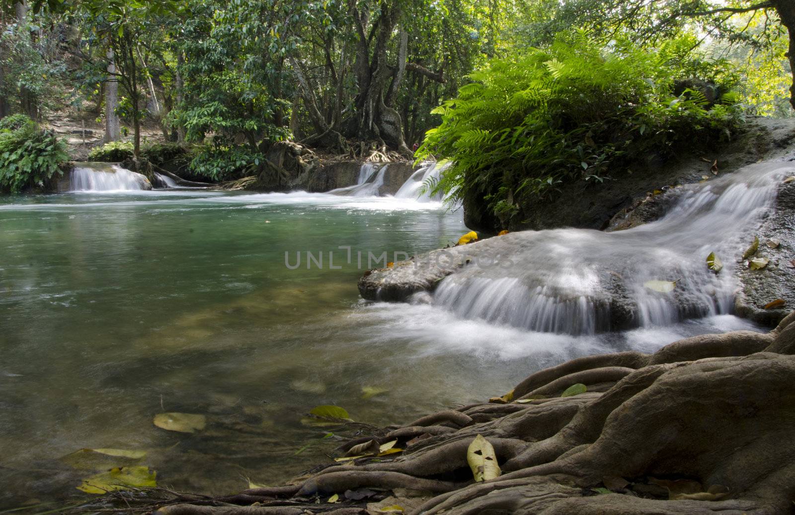 Jed Sao Noi Waterfall, Saraburi, Thailand by siraanamwong