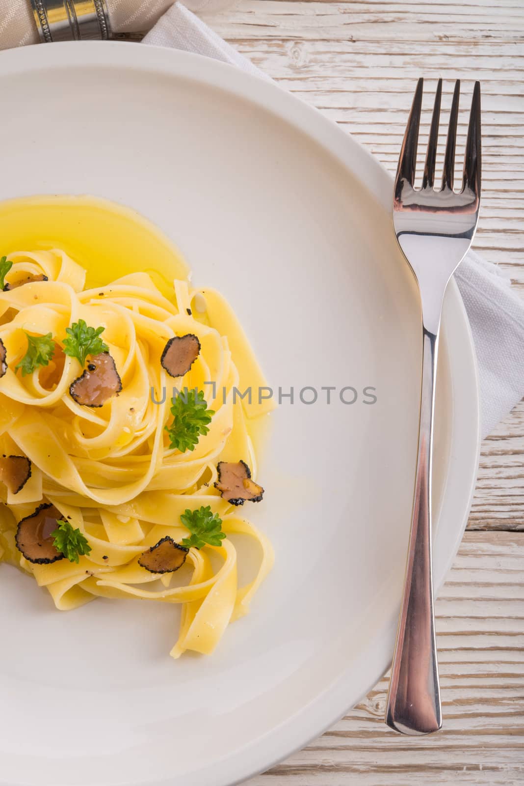  tagliatelle with summer truffle 	