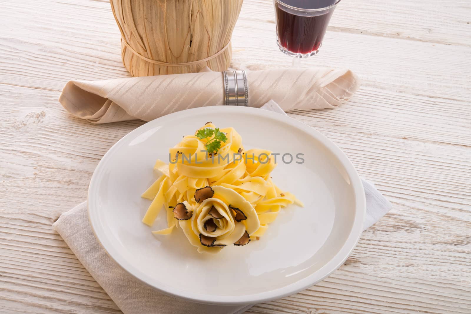  tagliatelle with summer truffle 	