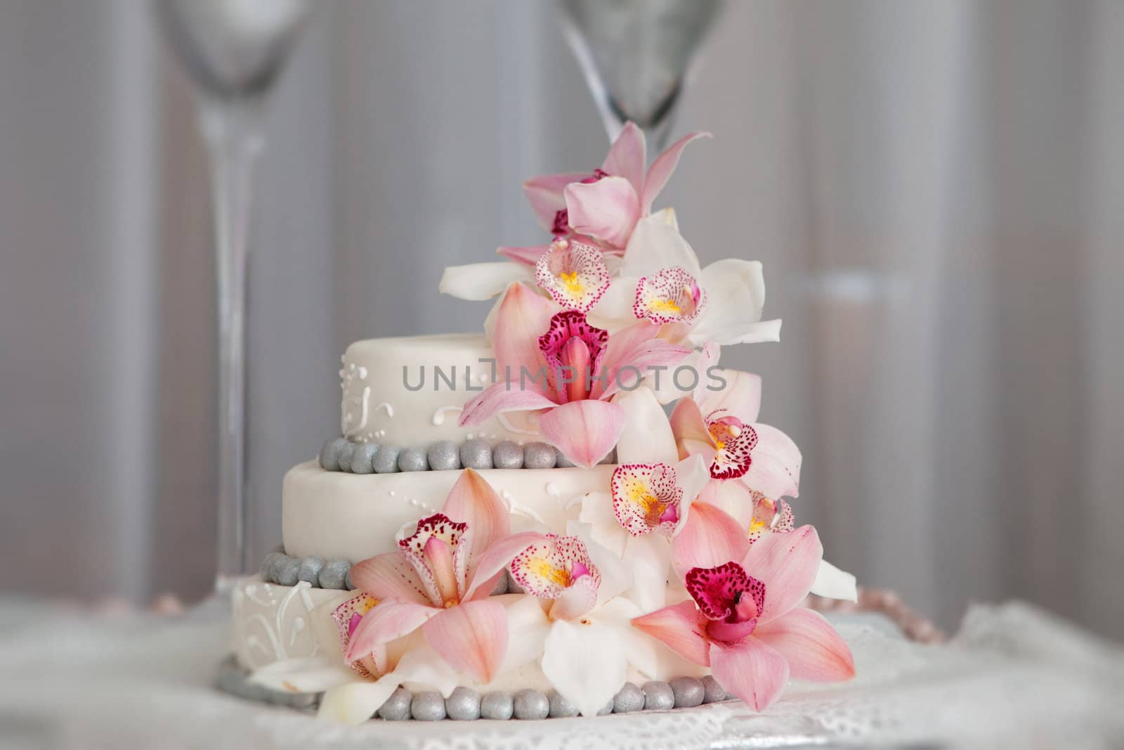 widding cake with pink flowers