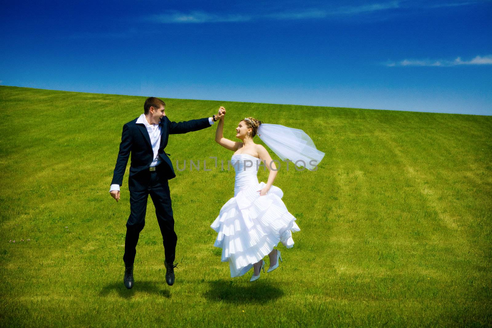 groom and bride jumping