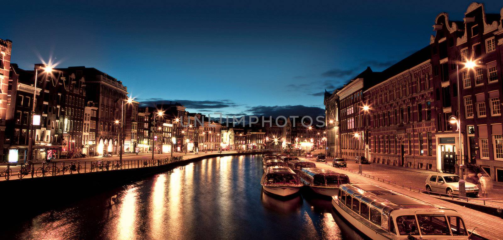 Amsterdam channels at night by Iko